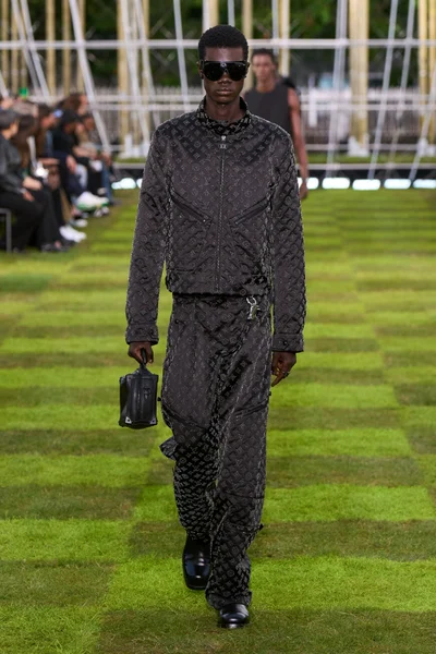 Look 5